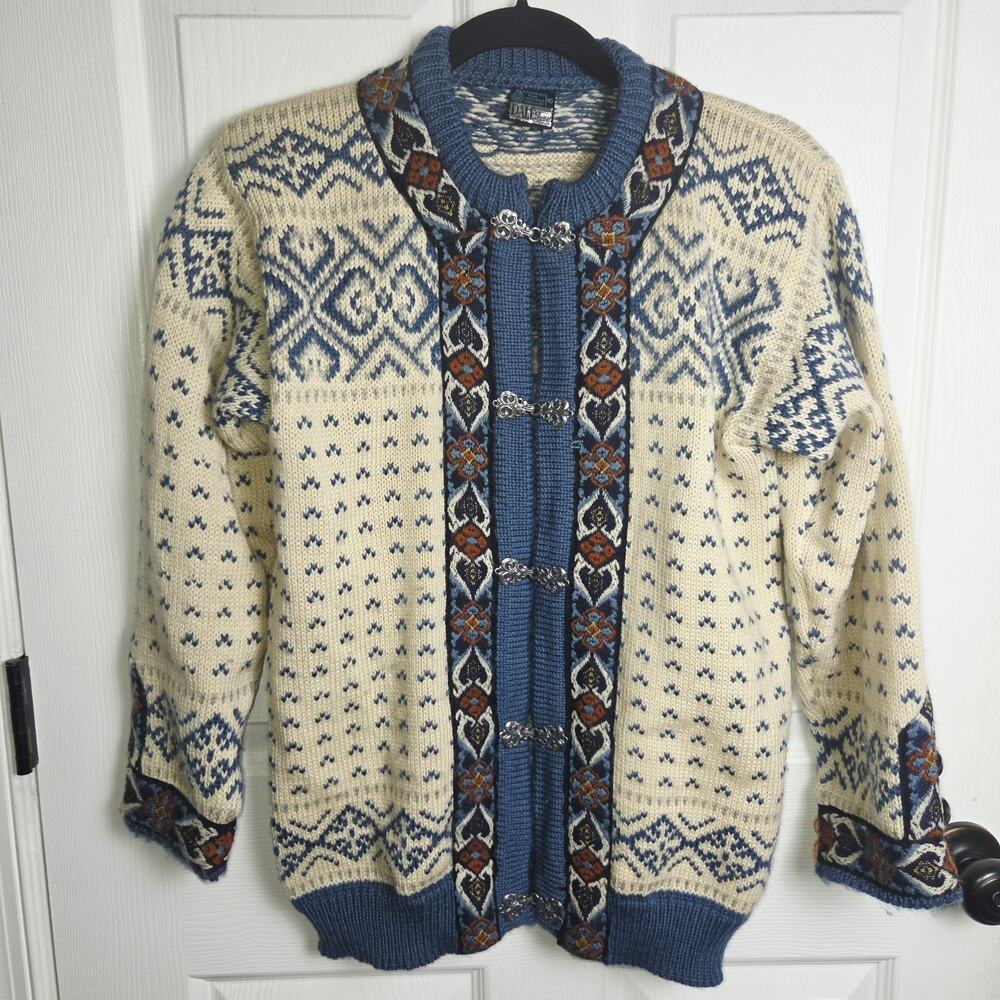 Dale Of Norway Cardigan Womans 40 Medium 100% Wool Sweater Fair Isle Snowflake